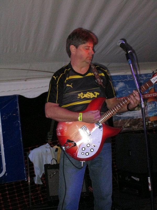 Dennis Pepperack
Rhythm Guitar, Vocals  